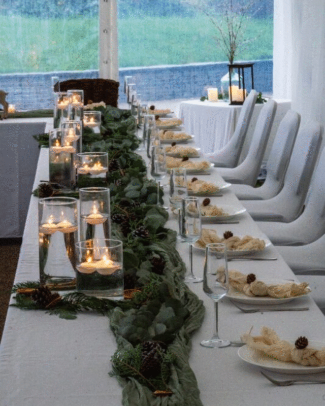 Christmas Table Scape Blooming Roza